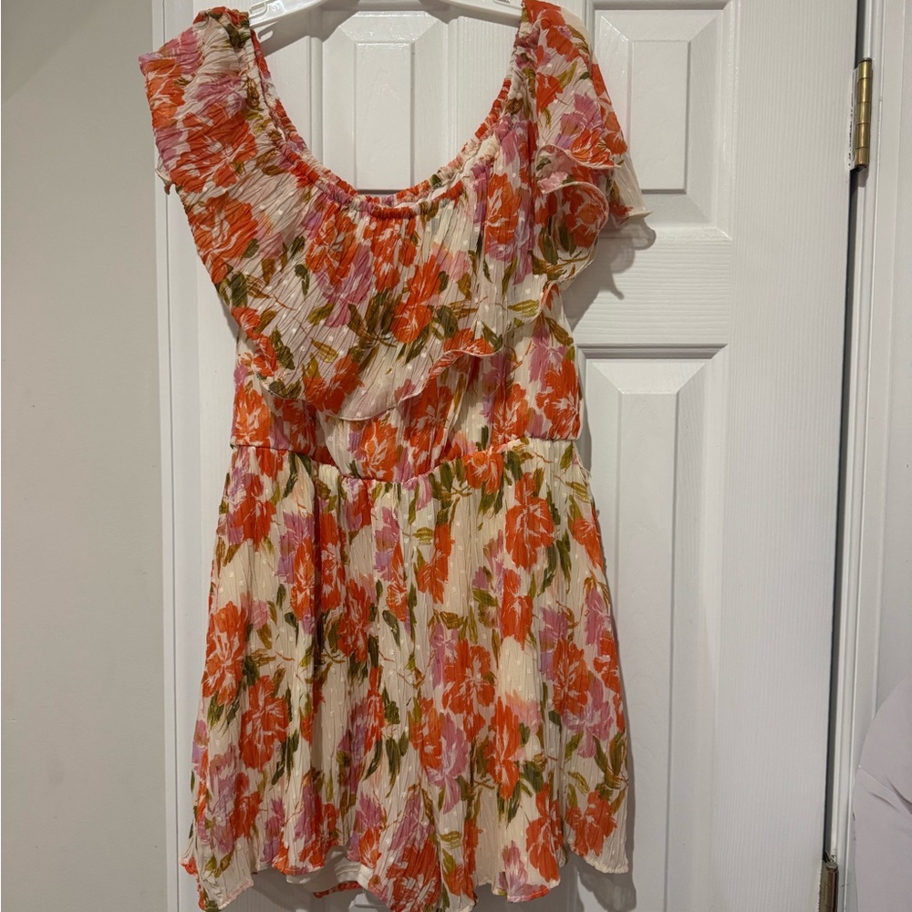 Floral off the shoulder romper, only worn once, very flowy and comfortable!
